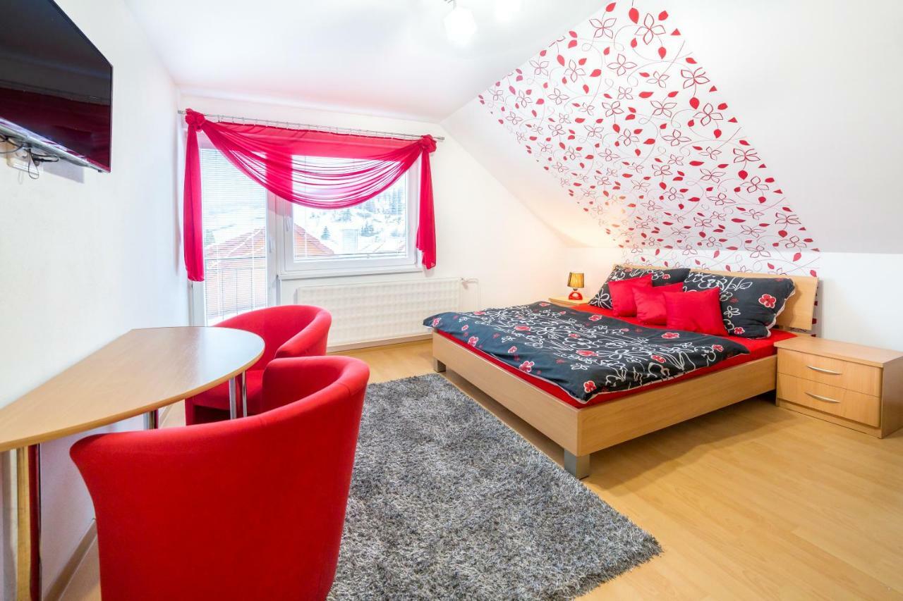 Apartmanovy Dom Adriana Apartman Bölényfalu Kültér fotó